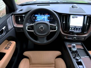 Volvo XC60 AWD B&W XENIUM INTELLI PRO 2.0 T8 Plug-in LONG RANGE 335кВ