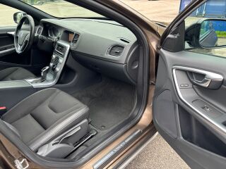 Volvo V60 Cross Country AWD SUMMUM 2.4 R5 140kW