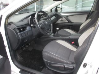 Toyota Avensis Touring Edition 2.0 4-D4 105kW