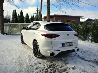Alfa Romeo Stelvio Veloce 2.0 206kW