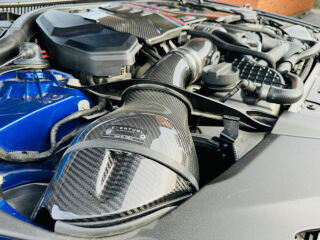 BMW M5 Akrapovič & Bowers & Wilkins 4.4 V8 569kW