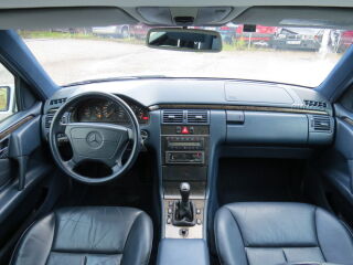 Mercedes-Benz E 200 Avantgarde Kompressor 2.0 137kW