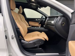 Volvo XC60 AWD Luxury Inscription FaceLift MY22 2.0 T6 Recharge Twin Engine Plug-in-Hybrid 251кВ
