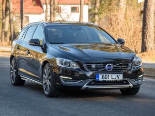 Volvo V60 SUMMUM POLESTAR AWD TWIN ENGINE PLUG IN HYBRID 2.4 D6 POLESTAR 162kW