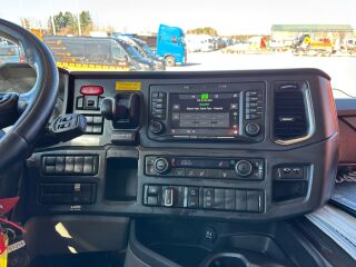 Scania G450 6x2*4 331кВ