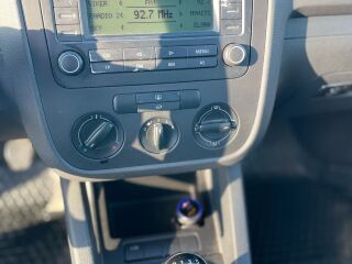 Volkswagen Golf 1.6 BGU BSE 75kW