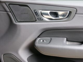 Volvo XC60 AWD BRIGHT RECHARGE INTELLI SAFE PRO MY23 2.0 T6 Recharge Long Range Plug-In-Hybrid 293kW