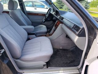 Mercedes-Benz E 250 2.5 83kW