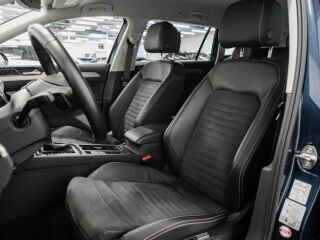 Volkswagen Passat Elegance 2.0 147кВ