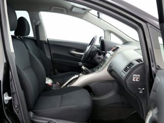 Toyota Auris Linea Sol 2.0 D-CAT 93кВ