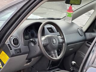 Suzuki SX4 Laxery edition 1.5 R4 16v 82kW