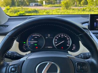 Lexus NX 300h 2.5 114kW