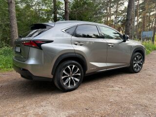 Lexus NX 300h F-Sport / Hybrid 2.5 114kW