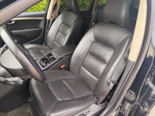 Volvo V70 MOMENTUM 2.4 R5 D5 136кВ