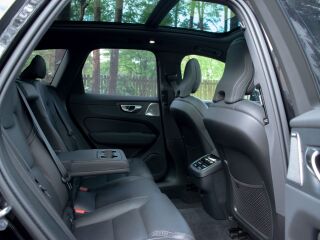 Volvo XC60 MY26 Facelift Ultra Black Fullopt 2.0 B5 AWD MHEV Kerghübriid 184kW