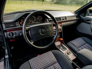 Mercedes-Benz 300 3.0 132kW