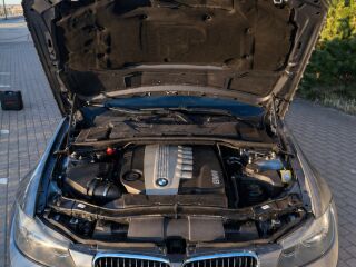 BMW 330 XD LCI M-Pakett 3.0 R6 180kW