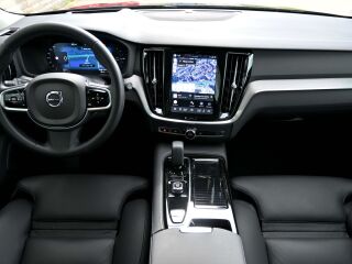 Volvo V60 AWD T6 H&K   DARK PLUS XENIUM INTELLI SAFE PRO 2.0 Long Range T6 plug in 293kW