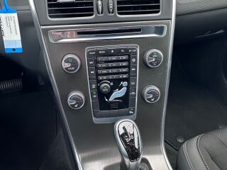 Volvo XC60 Momentum Black Edition 2.0 R5 D3 100kW
