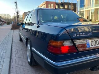 Mercedes-Benz 300 E - 24 3.0 R6 162kW