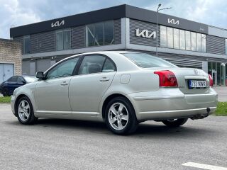 Toyota Avensis 2.0 R4 108kW