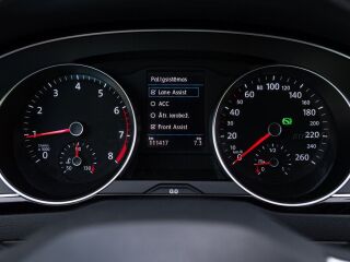 Volkswagen Passat 1.5 110кВ