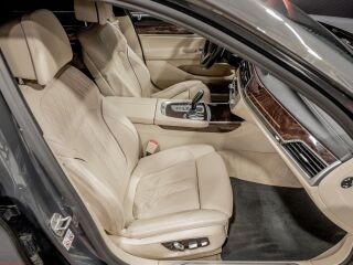 BMW 750 xDrive M-Sportpakett 4.4 390kW