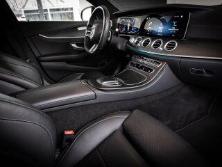 Mercedes-Benz E 300 E300e AMG 2.0 155kW