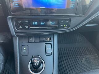 Toyota Auris 1.8 73кВ