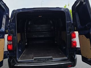 Toyota ProAce 120hp 6MT L2 Van Sngl Side Door Professiona 2.0 1997 cm³ 90kW