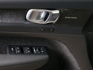 Volvo XC40 AWD ULTIMATE DARK INTELLI SAFE PRO FULL P8 RECHARGE MY24 300kW