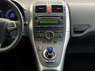 Toyota Auris Facelift Hybrid 1.8 73кВ