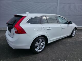 Volvo V60 Summum AWD Plug-In Hybrid Ice White 2.4 D5 158kW