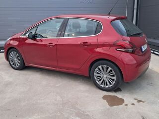 Peugeot 208 Allure 1.6 BlueHDI 88kW