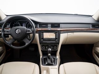Skoda Superb Combi Elegance 1.8 118кВ