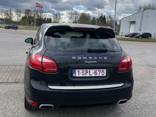 Porsche Cayenne PLATINUM EDITION 180кВ