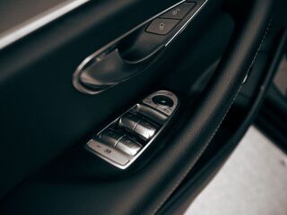 Mercedes-Benz E 300 2.0 143kW