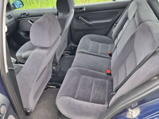 Volkswagen Golf 1.6 74кВ