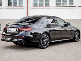 Mercedes-Benz E 220 AMG Line Black Edition 2.0 143kW