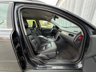 Volvo V70 Facelift Momentum 2.0 R5 D3 120kW