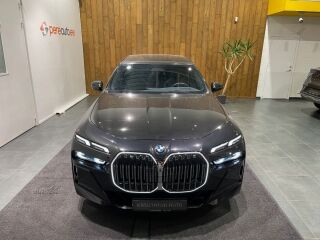 BMW 740 xDrive M-Sportpakett 3.0 210kW