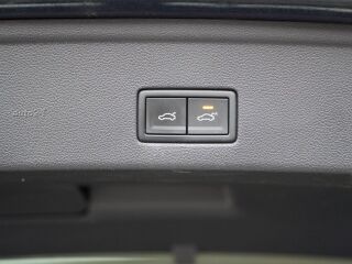 Volkswagen Touareg Elegance 4-Motion 3.0 171кВ