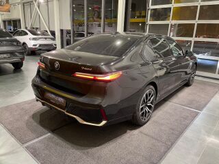 BMW 740 xDrive M-Sportpakett 3.0 210kW