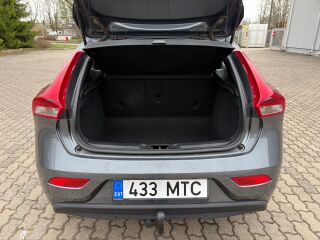 Volvo V40 Momentum 1.6 D2 84кВ