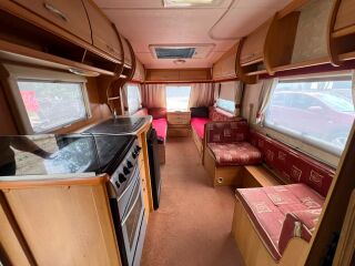 Swift Charisma560