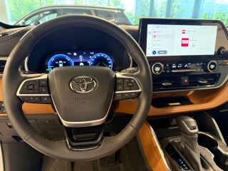 Toyota Highlander Premium 2.5 140кВ