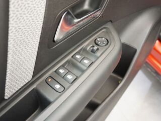 Citroen C4 Shine PureTech 130 AT8 1.2 96kW