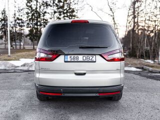 Ford Galaxy Ghia 2.0 103kW