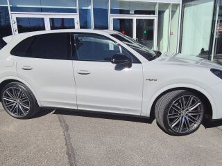 Porsche Cayenne Turbo S E-Hybrid 4.0 500kW