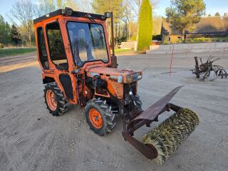 Minitraktor KUBOTA B7100 4WD
